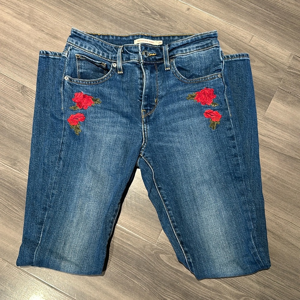 Levis flower embroidered jeans size 25